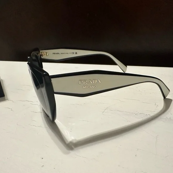 Prada Sunglasses PR 14WS - Picture 3 of 10